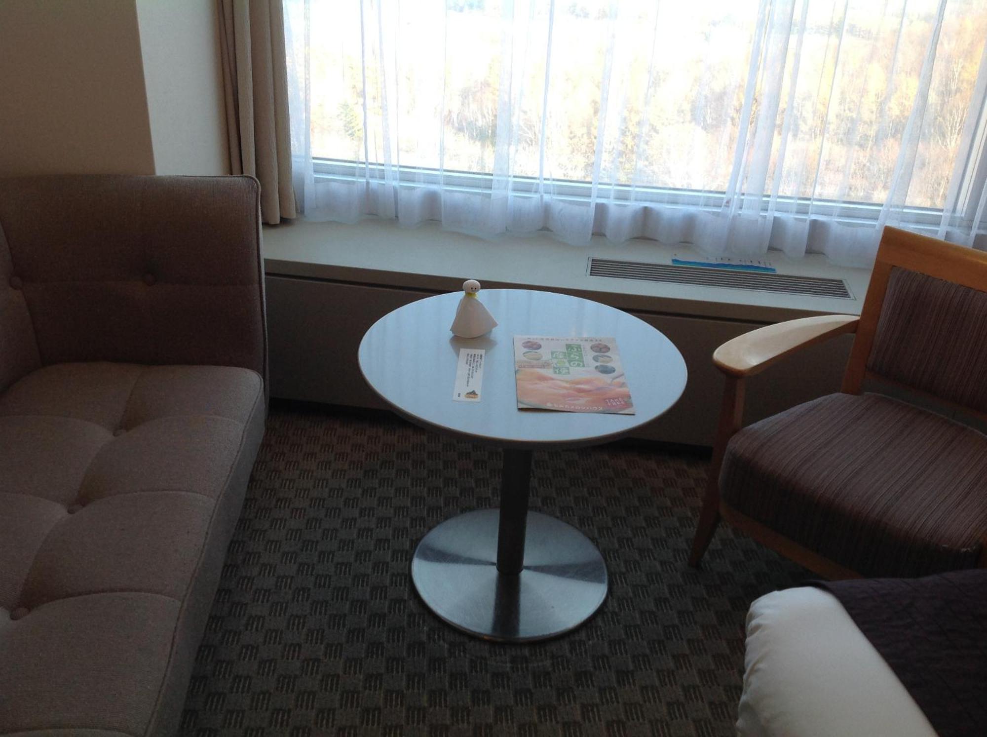 Shin Furano Prince Hotel Room photo A table in a hotel room